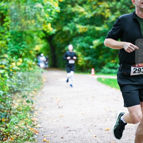 12.10.2025 - Bramfelder Halbmarathon 2025 Dr. Thomas Lammeyer http://msf.ph/oto/9347130 12.10.2025 10:22:37 Laufen 2938 meine-sportfotos.de