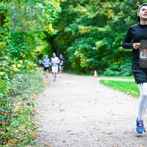 12.10.2025 - Bramfelder Halbmarathon 2025 Dr. Thomas Lammeyer http://msf.ph/oto/9347145 12.10.2025 10:22:41 Laufen 2567 meine-sportfotos.de