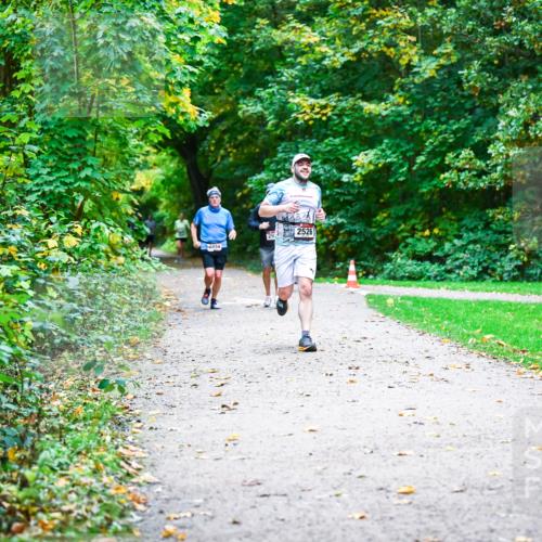 12.10.2025 - Bramfelder Halbmarathon 2025 Dr. Thomas Lammeyer http://msf.ph/oto/9347151 12.10.2025 10:22:45 Laufen 29, 2526, 2854 meine-sportfotos.de