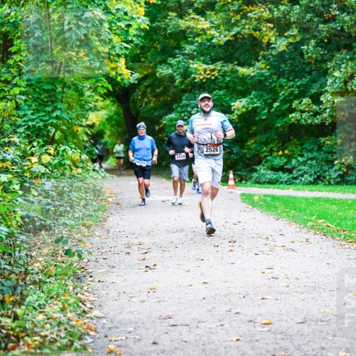 12.10.2025 - Bramfelder Halbmarathon 2025 Dr. Thomas Lammeyer http://msf.ph/oto/9347153 12.10.2025 10:22:45 Laufen 2854, 2929, 2526 meine-sportfotos.de