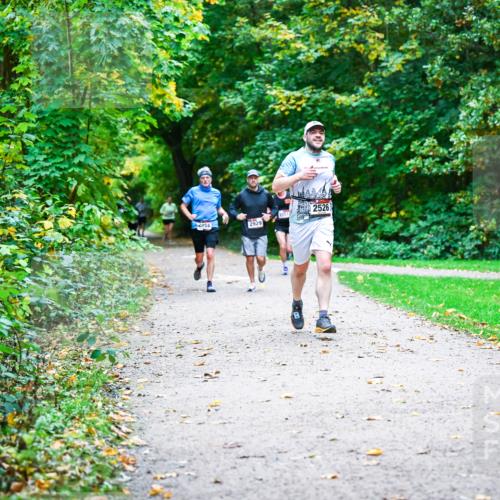 12.10.2025 - Bramfelder Halbmarathon 2025 Dr. Thomas Lammeyer http://msf.ph/oto/9347155 12.10.2025 10:22:46 Laufen 2526, 2251, 2854, 2929 meine-sportfotos.de