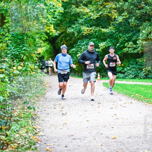 12.10.2025 - Bramfelder Halbmarathon 2025 Dr. Thomas Lammeyer http://msf.ph/oto/9347170 12.10.2025 10:22:48 Laufen 2854, 2251, 2929 meine-sportfotos.de