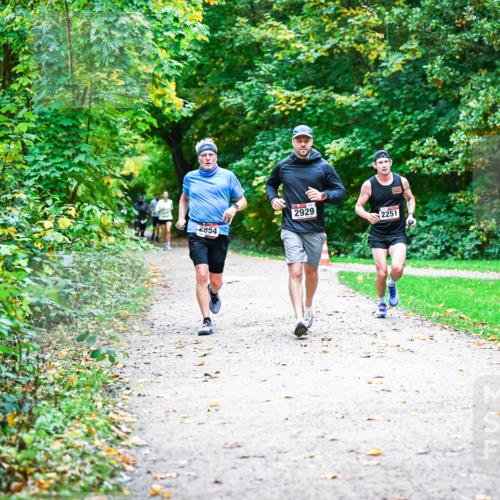 12.10.2025 - Bramfelder Halbmarathon 2025 Dr. Thomas Lammeyer http://msf.ph/oto/9347172 12.10.2025 10:22:48 Laufen 2854, 2929, 2251 meine-sportfotos.de