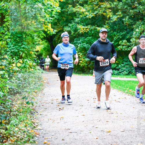 12.10.2025 - Bramfelder Halbmarathon 2025 Dr. Thomas Lammeyer http://msf.ph/oto/9347179 12.10.2025 10:22:49 Laufen 2854, 2929, 2251 meine-sportfotos.de