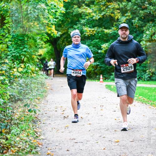 12.10.2025 - Bramfelder Halbmarathon 2025 Dr. Thomas Lammeyer http://msf.ph/oto/9347183 12.10.2025 10:22:50 Laufen 2854, 2929, 896, 2251 meine-sportfotos.de