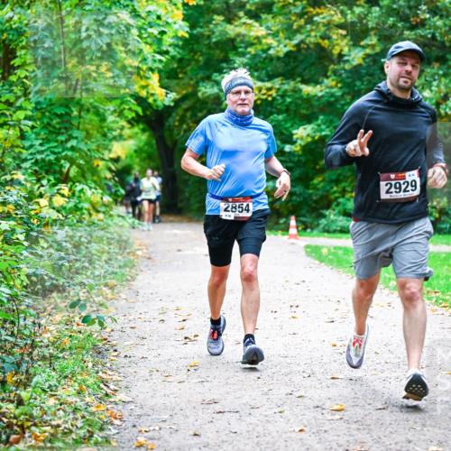 12.10.2025 - Bramfelder Halbmarathon 2025 Dr. Thomas Lammeyer http://msf.ph/oto/9347185 12.10.2025 10:22:50 Laufen 2854, 56, 2929 meine-sportfotos.de