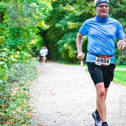 12.10.2025 - Bramfelder Halbmarathon 2025 Dr. Thomas Lammeyer http://msf.ph/oto/9347192 12.10.2025 10:22:51 Laufen 2854, 56 meine-sportfotos.de