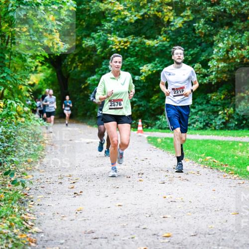 12.10.2025 - Bramfelder Halbmarathon 2025 Dr. Thomas Lammeyer http://msf.ph/oto/9347208 12.10.2025 10:22:59 Laufen 2576, 2216 meine-sportfotos.de