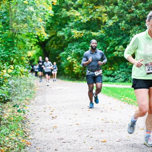 12.10.2025 - Bramfelder Halbmarathon 2025 Dr. Thomas Lammeyer http://msf.ph/oto/9347220 12.10.2025 10:23:01 Laufen 2481, 2576 meine-sportfotos.de