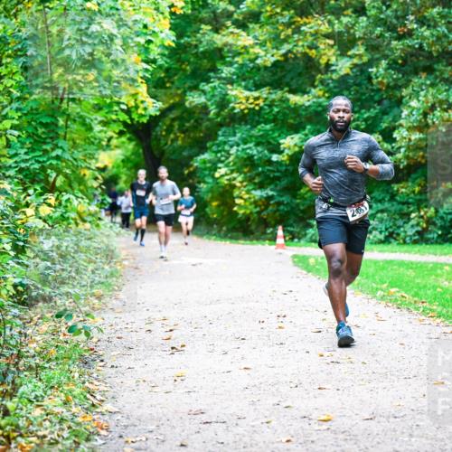 12.10.2025 - Bramfelder Halbmarathon 2025 Dr. Thomas Lammeyer http://msf.ph/oto/9347224 12.10.2025 10:23:01 Laufen 2481 meine-sportfotos.de