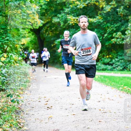 12.10.2025 - Bramfelder Halbmarathon 2025 Dr. Thomas Lammeyer http://msf.ph/oto/9347237 12.10.2025 10:23:07 Laufen 2614, 2568 meine-sportfotos.de