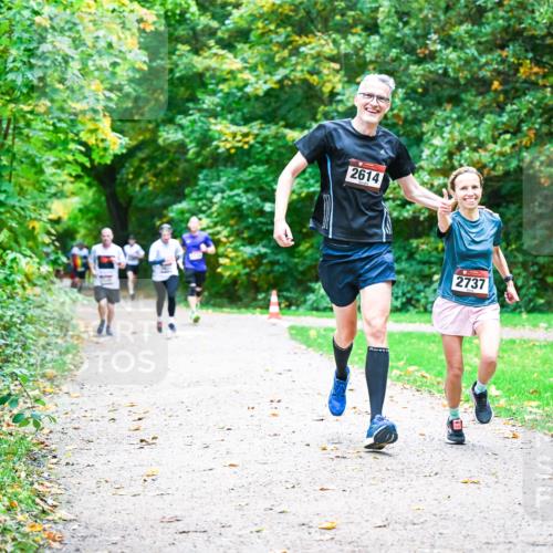 12.10.2025 - Bramfelder Halbmarathon 2025 Dr. Thomas Lammeyer http://msf.ph/oto/9347253 12.10.2025 10:23:10 Laufen 2614, 2737 meine-sportfotos.de