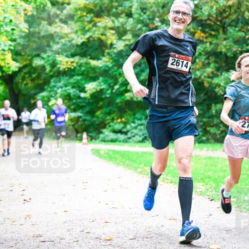 12.10.2025 - Bramfelder Halbmarathon 2025 Dr. Thomas Lammeyer http://msf.ph/oto/9347259 12.10.2025 10:23:10 Laufen 2614, 2737 meine-sportfotos.de