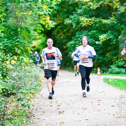 12.10.2025 - Bramfelder Halbmarathon 2025 Dr. Thomas Lammeyer http://msf.ph/oto/9347274 12.10.2025 10:23:14 Laufen 2258, 2623, 2540 meine-sportfotos.de