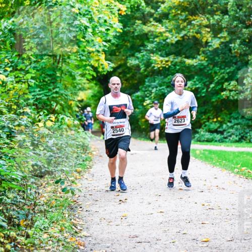 12.10.2025 - Bramfelder Halbmarathon 2025 Dr. Thomas Lammeyer http://msf.ph/oto/9347281 12.10.2025 10:23:14 Laufen 2540, 2623, 2258 meine-sportfotos.de