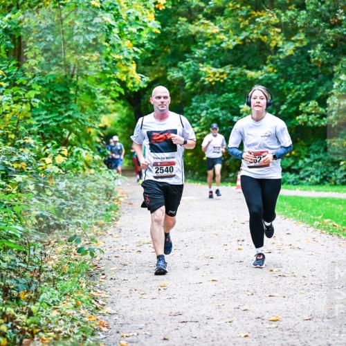 12.10.2025 - Bramfelder Halbmarathon 2025 Dr. Thomas Lammeyer http://msf.ph/oto/9347282 12.10.2025 10:23:15 Laufen 2540, 1741 meine-sportfotos.de