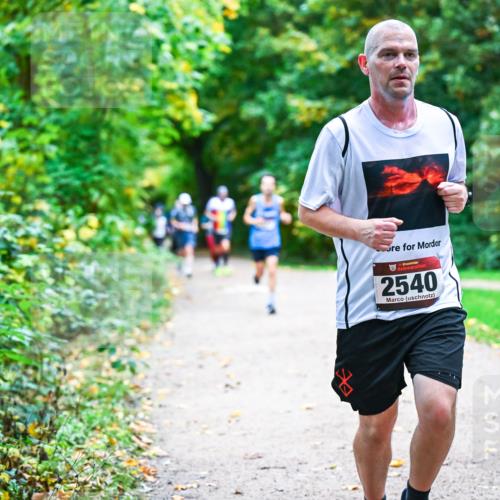 12.10.2025 - Bramfelder Halbmarathon 2025 Dr. Thomas Lammeyer http://msf.ph/oto/9347294 12.10.2025 10:23:17 Laufen 34, 2540, 26 meine-sportfotos.de
