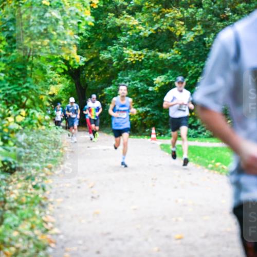 12.10.2025 - Bramfelder Halbmarathon 2025 Dr. Thomas Lammeyer http://msf.ph/oto/9347295 12.10.2025 10:23:17 Laufen 2540 meine-sportfotos.de