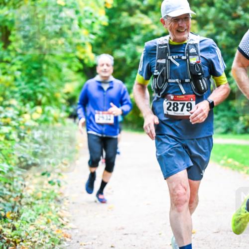 12.10.2025 - Bramfelder Halbmarathon 2025 Dr. Thomas Lammeyer http://msf.ph/oto/9347349 12.10.2025 10:23:26 Laufen 2879 meine-sportfotos.de