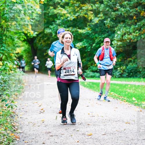 12.10.2025 - Bramfelder Halbmarathon 2025 Dr. Thomas Lammeyer http://msf.ph/oto/9347363 12.10.2025 10:23:29 Laufen 56, 2814, 2673 meine-sportfotos.de