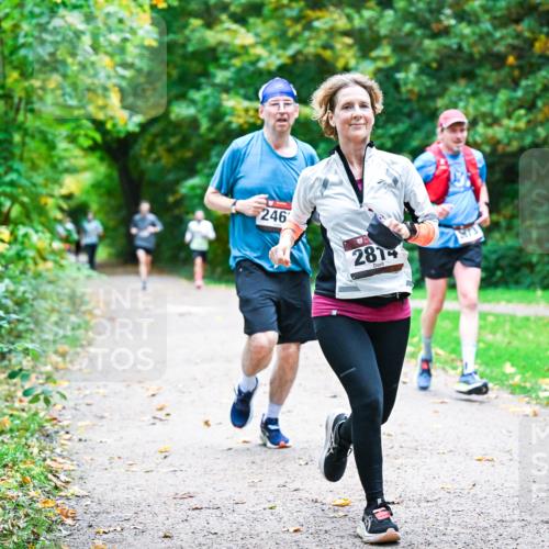 12.10.2025 - Bramfelder Halbmarathon 2025 Dr. Thomas Lammeyer http://msf.ph/oto/9347367 12.10.2025 10:23:30 Laufen 246, 2814 meine-sportfotos.de