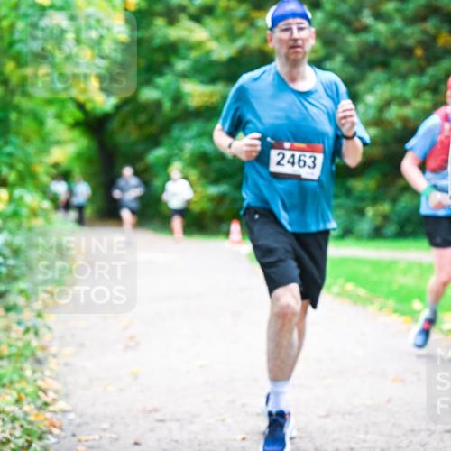 12.10.2025 - Bramfelder Halbmarathon 2025 Dr. Thomas Lammeyer http://msf.ph/oto/9347372 12.10.2025 10:23:30 Laufen 2463, 34, 281 meine-sportfotos.de