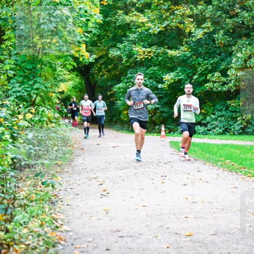 12.10.2025 - Bramfelder Halbmarathon 2025 Dr. Thomas Lammeyer http://msf.ph/oto/9347373 12.10.2025 10:23:34 Laufen 2586, 2241, 00, 2275 meine-sportfotos.de