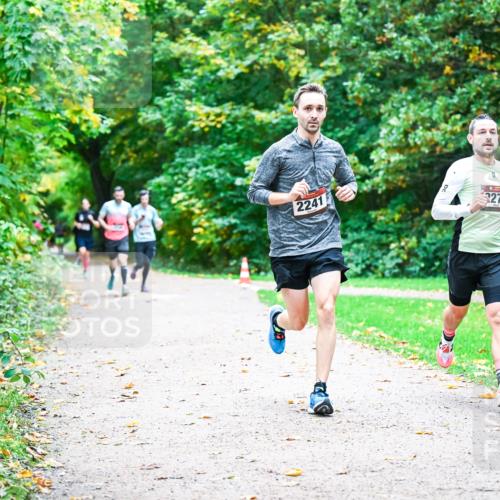 12.10.2025 - Bramfelder Halbmarathon 2025 Dr. Thomas Lammeyer http://msf.ph/oto/9347387 12.10.2025 10:23:36 Laufen 0, 2241, 275 meine-sportfotos.de