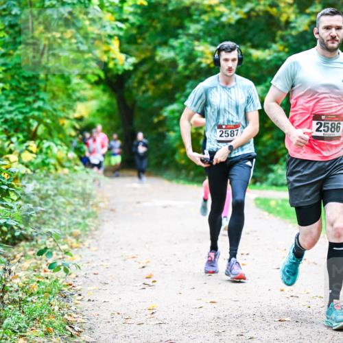 12.10.2025 - Bramfelder Halbmarathon 2025 Dr. Thomas Lammeyer http://msf.ph/oto/9347414 12.10.2025 10:23:42 Laufen 2587, 2586 meine-sportfotos.de