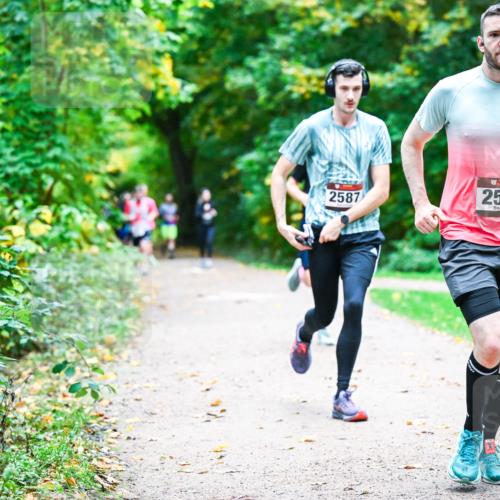 12.10.2025 - Bramfelder Halbmarathon 2025 Dr. Thomas Lammeyer http://msf.ph/oto/9347415 12.10.2025 10:23:42 Laufen 2587, 2586 meine-sportfotos.de