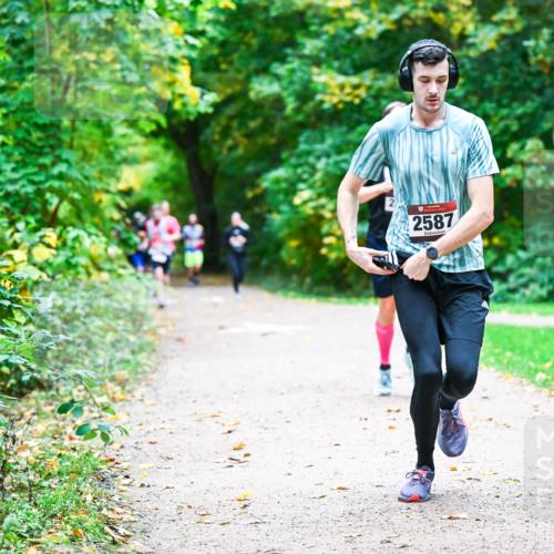 12.10.2025 - Bramfelder Halbmarathon 2025 Dr. Thomas Lammeyer http://msf.ph/oto/9347418 12.10.2025 10:23:43 Laufen 2587, 2 meine-sportfotos.de