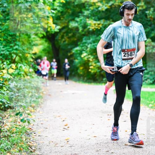 12.10.2025 - Bramfelder Halbmarathon 2025 Dr. Thomas Lammeyer http://msf.ph/oto/9347419 12.10.2025 10:23:43 Laufen 2587 meine-sportfotos.de