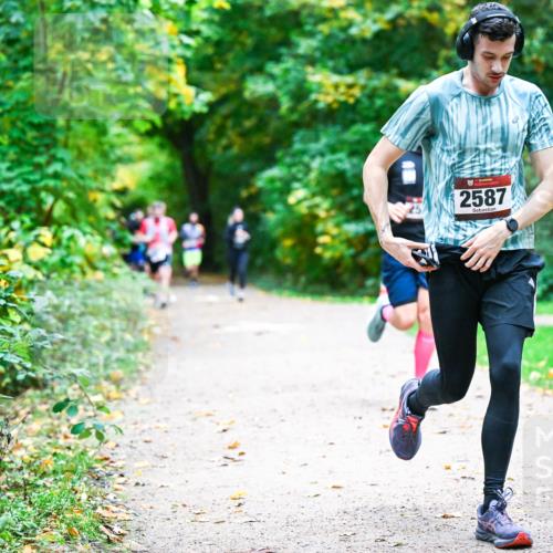 12.10.2025 - Bramfelder Halbmarathon 2025 Dr. Thomas Lammeyer http://msf.ph/oto/9347420 12.10.2025 10:23:43 Laufen 2587 meine-sportfotos.de