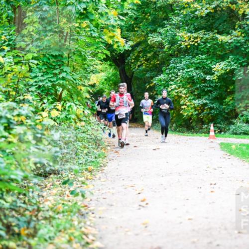 12.10.2025 - Bramfelder Halbmarathon 2025 Dr. Thomas Lammeyer http://msf.ph/oto/9347428 12.10.2025 10:23:46 Laufen 2646, 2428, 2417, 271, 2624 meine-sportfotos.de