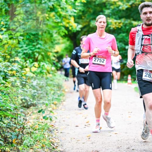 12.10.2025 - Bramfelder Halbmarathon 2025 Dr. Thomas Lammeyer http://msf.ph/oto/9347461 12.10.2025 10:23:52 Laufen 2570, 2752, 2624 meine-sportfotos.de