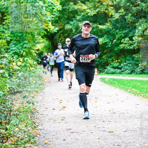 12.10.2025 - Bramfelder Halbmarathon 2025 Dr. Thomas Lammeyer http://msf.ph/oto/9347482 12.10.2025 10:23:58 Laufen 2428 meine-sportfotos.de