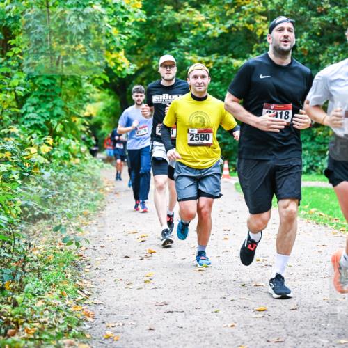 12.10.2025 - Bramfelder Halbmarathon 2025 Dr. Thomas Lammeyer http://msf.ph/oto/9347492 12.10.2025 10:24:00 Laufen 2318, 2926, 21, 2869, 2590 meine-sportfotos.de