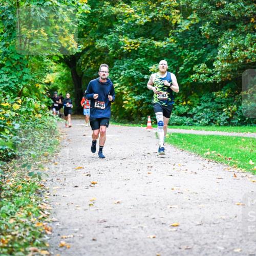 12.10.2025 - Bramfelder Halbmarathon 2025 Dr. Thomas Lammeyer http://msf.ph/oto/9347522 12.10.2025 10:24:05 Laufen 2464, 2193 meine-sportfotos.de