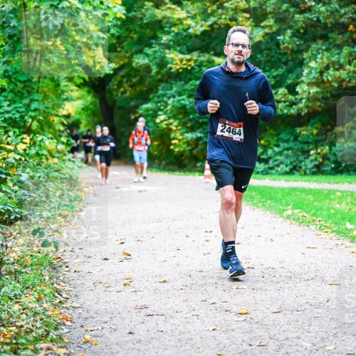 12.10.2025 - Bramfelder Halbmarathon 2025 Dr. Thomas Lammeyer http://msf.ph/oto/9347536 12.10.2025 10:24:08 Laufen 2464, 4, 2 meine-sportfotos.de