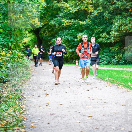 12.10.2025 - Bramfelder Halbmarathon 2025 Dr. Thomas Lammeyer http://msf.ph/oto/9347548 12.10.2025 10:24:13 Laufen 2674, 2675, 2642 meine-sportfotos.de