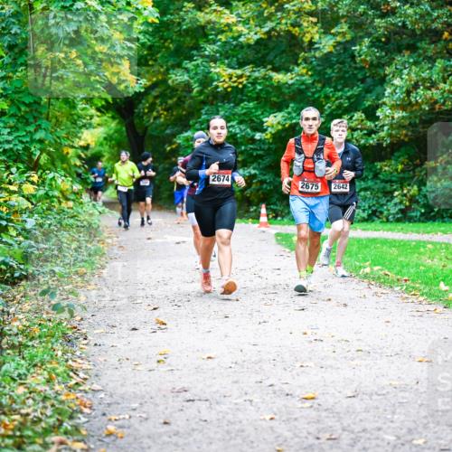12.10.2025 - Bramfelder Halbmarathon 2025 Dr. Thomas Lammeyer http://msf.ph/oto/9347551 12.10.2025 10:24:14 Laufen 2674, 2675, 2642 meine-sportfotos.de
