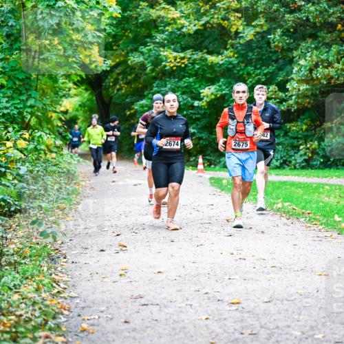 12.10.2025 - Bramfelder Halbmarathon 2025 Dr. Thomas Lammeyer http://msf.ph/oto/9347552 12.10.2025 10:24:14 Laufen 2674, 2675, 42 meine-sportfotos.de