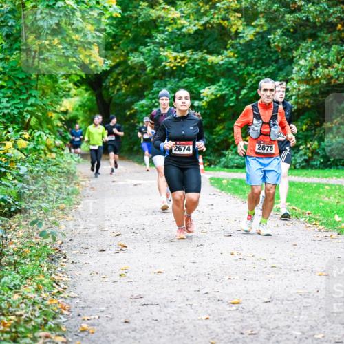 12.10.2025 - Bramfelder Halbmarathon 2025 Dr. Thomas Lammeyer http://msf.ph/oto/9347555 12.10.2025 10:24:14 Laufen 2674, 2675, 642 meine-sportfotos.de
