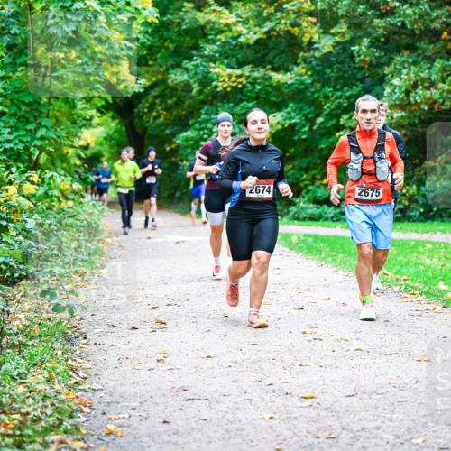 12.10.2025 - Bramfelder Halbmarathon 2025 Dr. Thomas Lammeyer http://msf.ph/oto/9347557 12.10.2025 10:24:14 Laufen 2674, 2675 meine-sportfotos.de