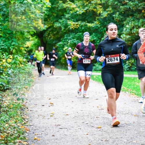 12.10.2025 - Bramfelder Halbmarathon 2025 Dr. Thomas Lammeyer http://msf.ph/oto/9347564 12.10.2025 10:24:15 Laufen 2716, 2674, 2675 meine-sportfotos.de