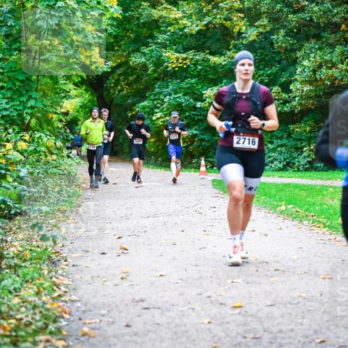 12.10.2025 - Bramfelder Halbmarathon 2025 Dr. Thomas Lammeyer http://msf.ph/oto/9347569 12.10.2025 10:24:16 Laufen 2778, 2680, 2322, 2716, 2674 meine-sportfotos.de