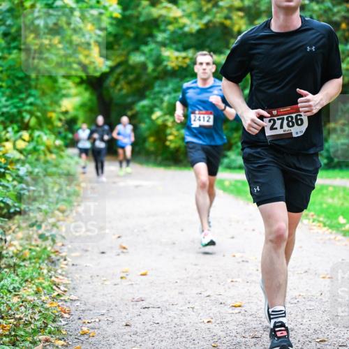 12.10.2025 - Bramfelder Halbmarathon 2025 Dr. Thomas Lammeyer http://msf.ph/oto/9347613 12.10.2025 10:24:23 Laufen 2412, 34, 2786, 70, 88 meine-sportfotos.de