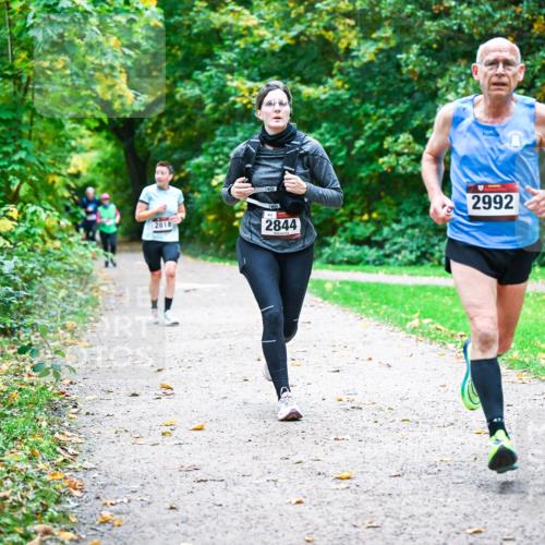 12.10.2025 - Bramfelder Halbmarathon 2025 Dr. Thomas Lammeyer http://msf.ph/oto/9347633 12.10.2025 10:24:30 Laufen 2818, 2, 2844, 2992 meine-sportfotos.de