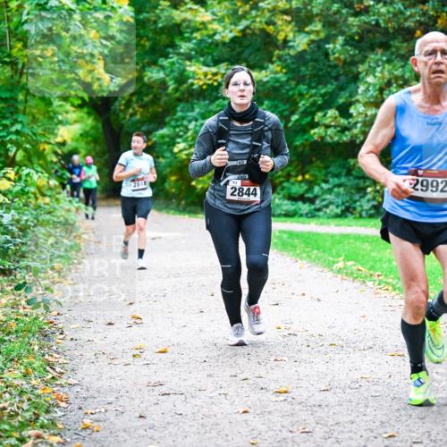 12.10.2025 - Bramfelder Halbmarathon 2025 Dr. Thomas Lammeyer http://msf.ph/oto/9347634 12.10.2025 10:24:30 Laufen 2818, 2, 2844, 2992 meine-sportfotos.de