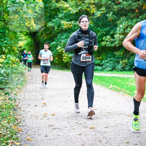 12.10.2025 - Bramfelder Halbmarathon 2025 Dr. Thomas Lammeyer http://msf.ph/oto/9347635 12.10.2025 10:24:30 Laufen 2818, 2, 2844, 2992 meine-sportfotos.de